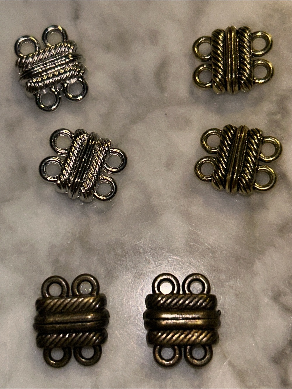 Findings: 2 Double Strand magnetic clasps
